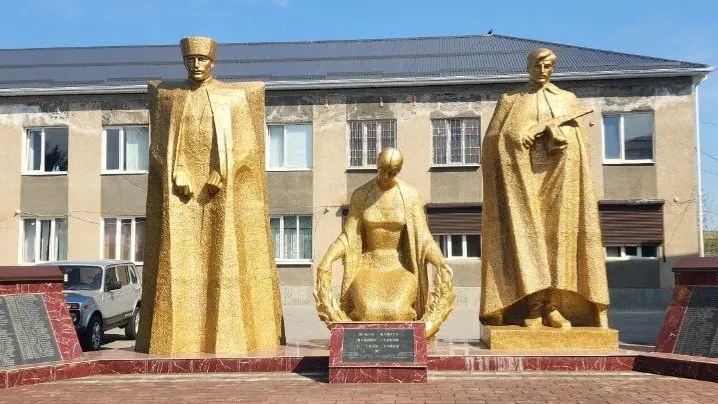 Памятники Баксана. Скульптурный комплекс в память погибших в годы Великой Отечественной войны.