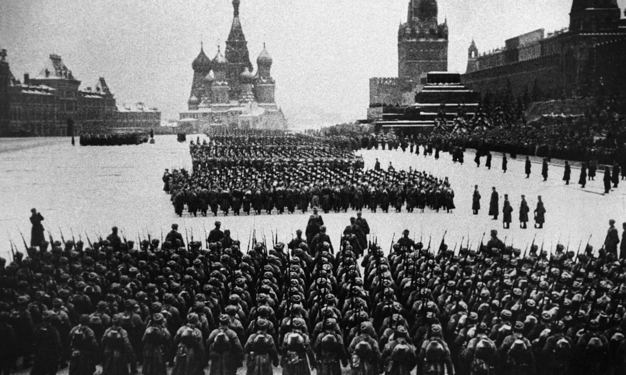 Сегодня День воинской славы России