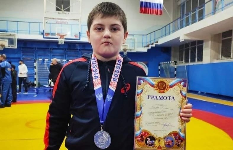 Алихан Бакаев стал вторым на соревнованиях по вольной борьбы в Ставрополе