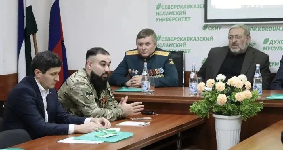 Ветераны СВО и сотрудники фонда «Защитники Отечества» обсудили со студентами исламского университета истинное значение патриотизма
