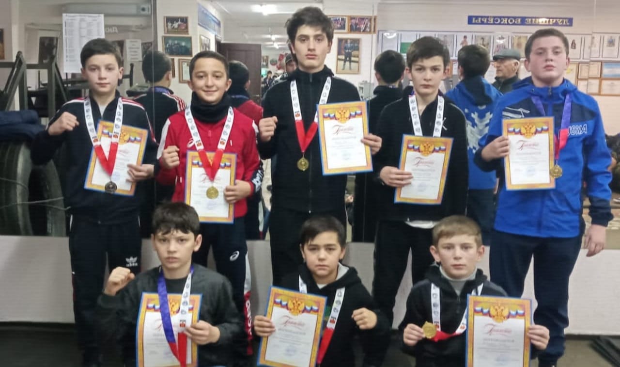 Спортсмены из Баксана успешно выступили на турнире по боксу