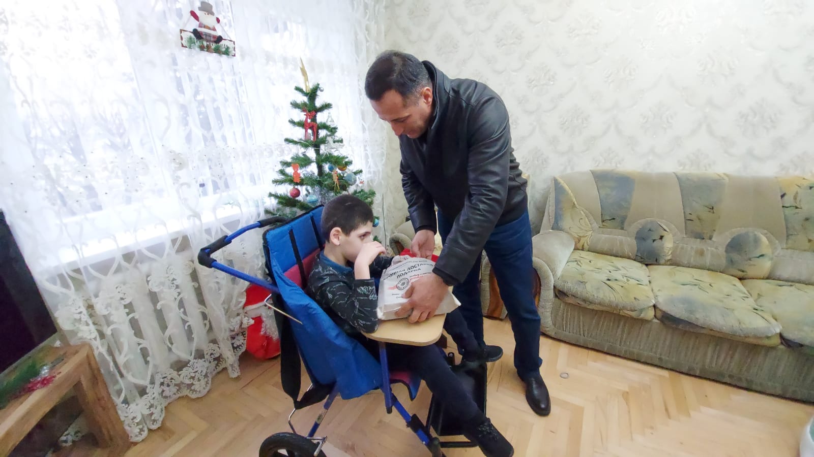 Глава местной администрации городского округа Баксан Хачим Мамхегов исполнил новогодние желания юных жителей Кабардино-Балкарской Республики