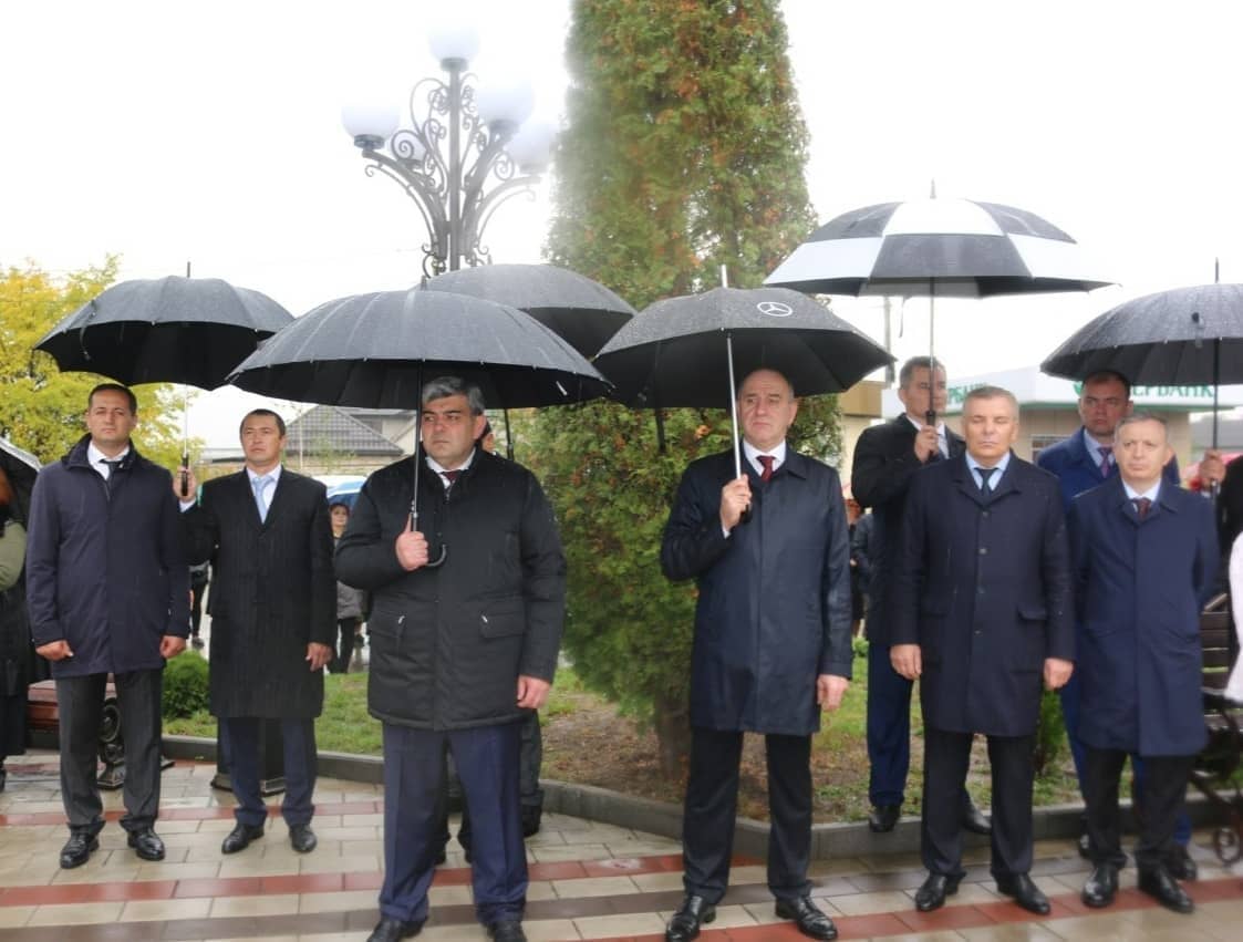 В Баксане открыли памятник первому Президенту Кабардино-Балкарии Валерию Кокову 