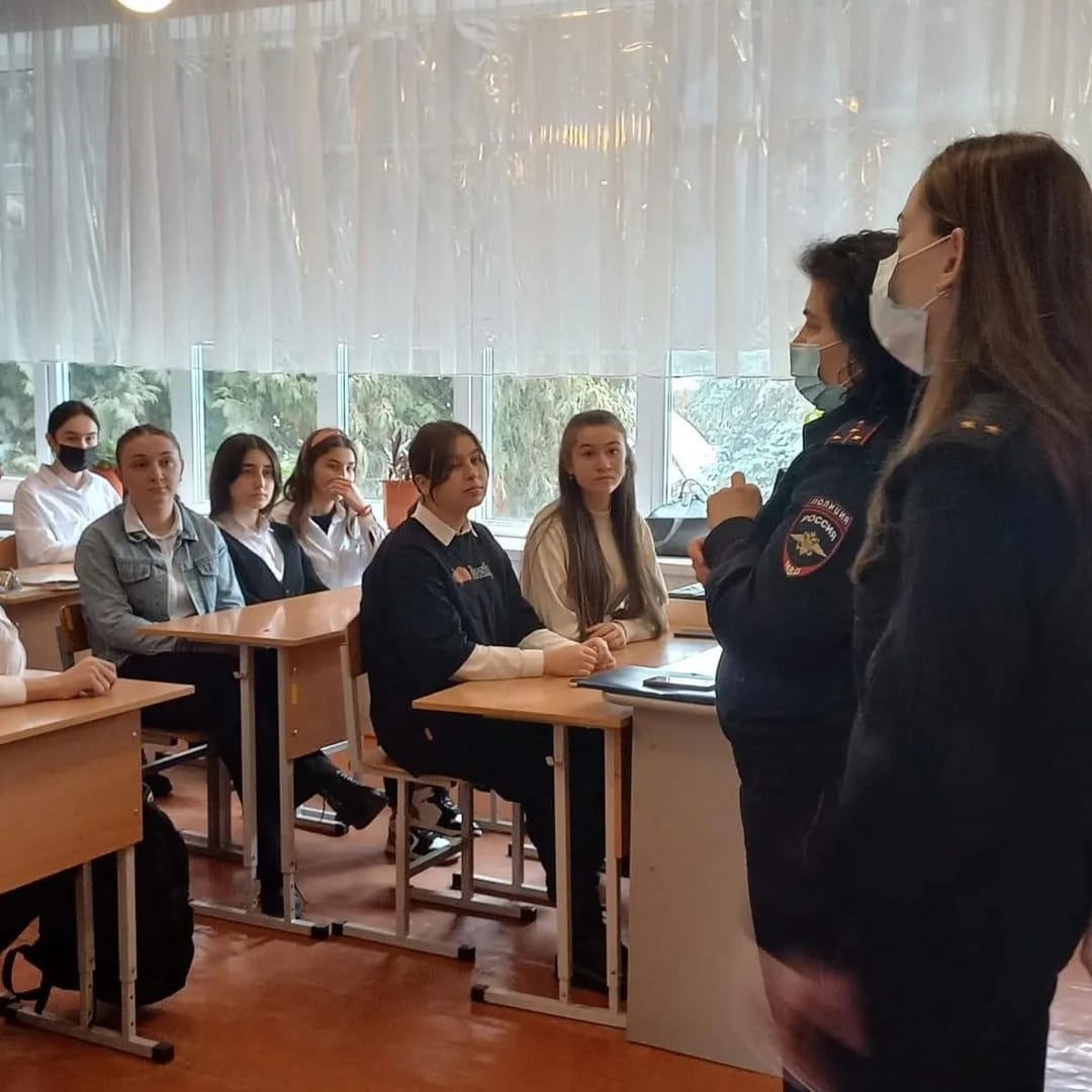 Инспекторы ПДН провели со старшеклассниками профилактическую беседу