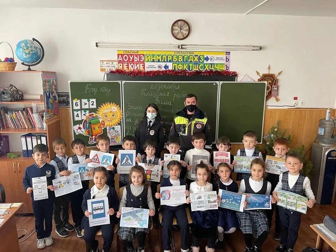 В МКОУ СОШ 2 прошла встреча представителей МО МВД России "Баксанский" с учащимися школы