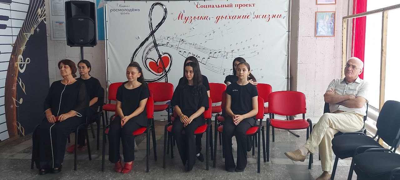 В Баксане почтили память детей-жертв войны в Донбассе