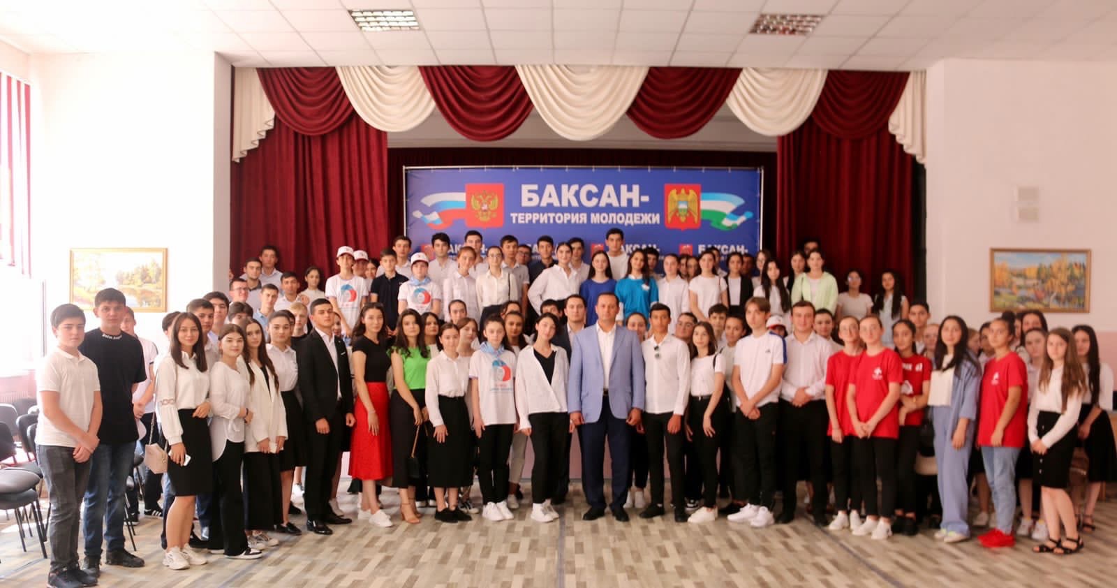  Встреча Главы местной администрации г.о.Баксан Х.Х. Мамхегова с активной молодёжью округа